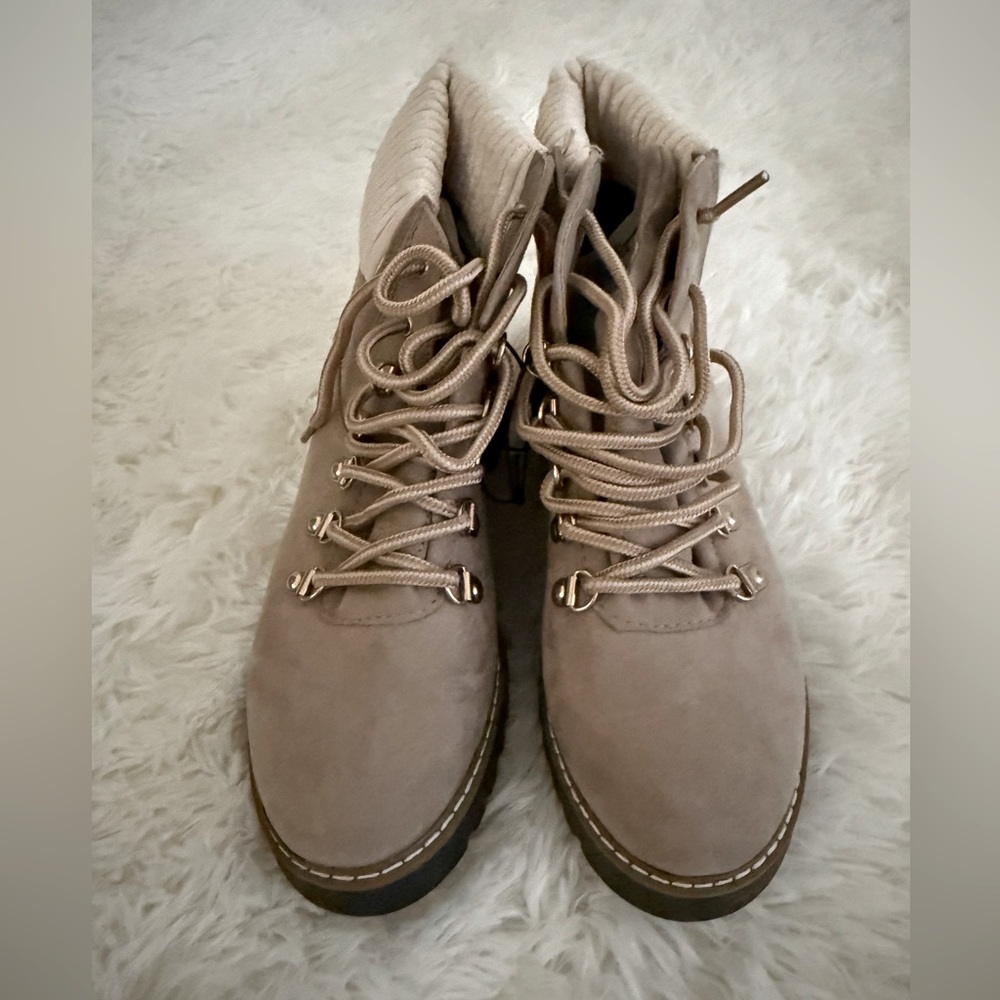 Cliffs Women’s Lug Boots Size 8.5
